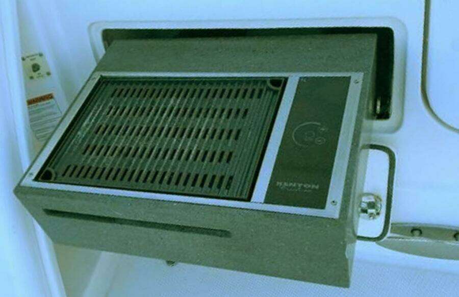 2009 Tiara Yachts Sovran 4300