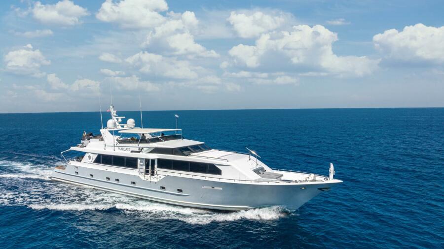 111' 1997 Broward Raised Pilothouse