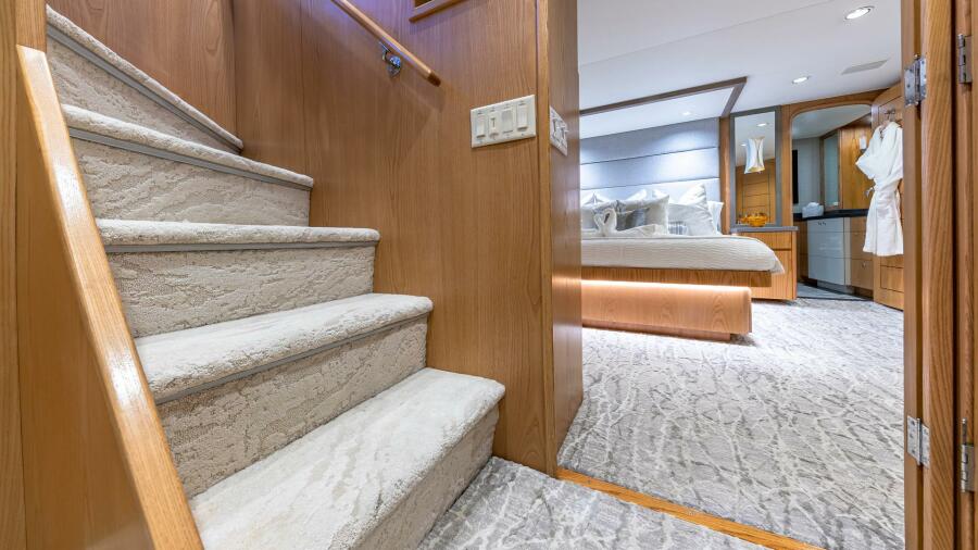 111' 1997 Broward Raised Pilothouse