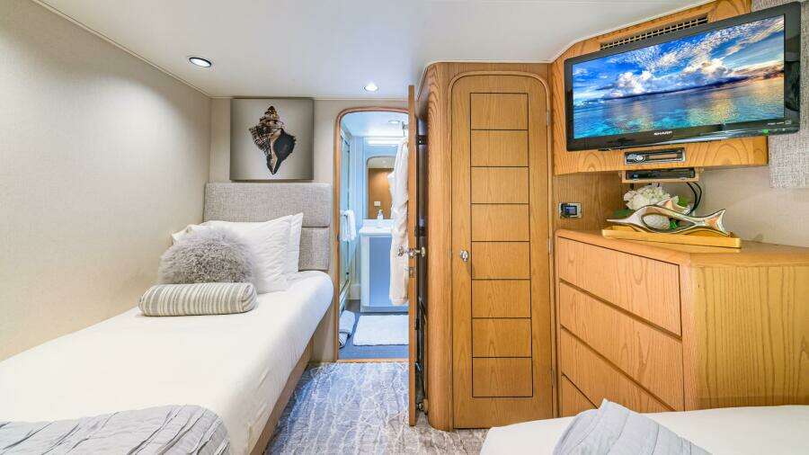 Margate 111ft Broward Yacht For Sale