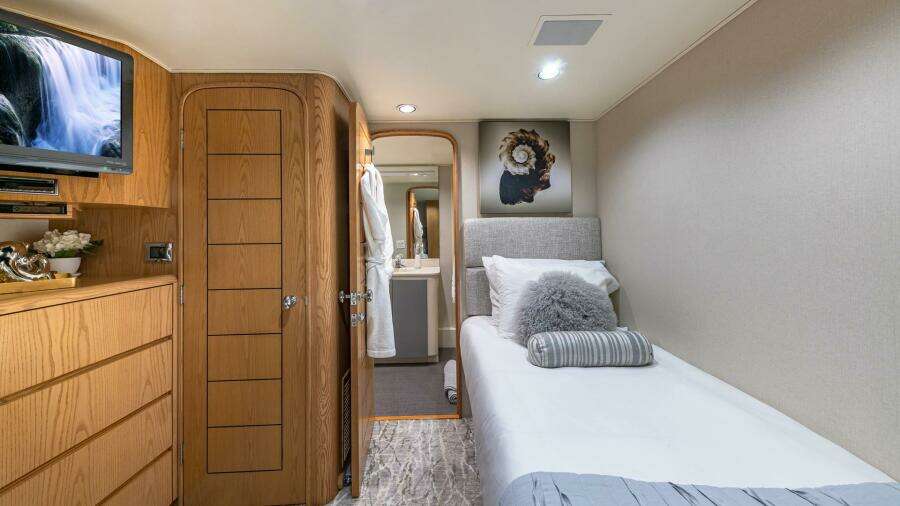 Margate 111ft Broward Yacht For Sale