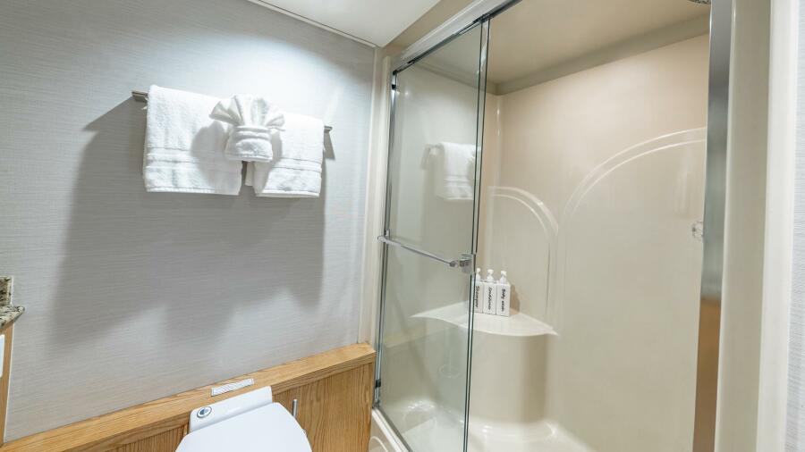 111' 1997 Broward Raised Pilothouse