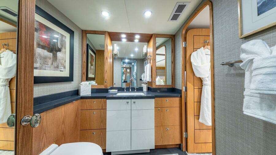 Margate 111ft Broward Yacht For Sale