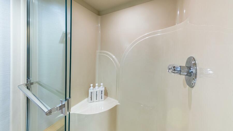 111' 1997 Broward Raised Pilothouse