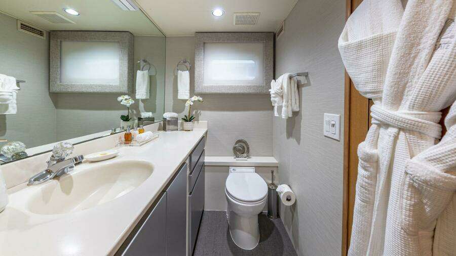 Margate 111ft Broward Yacht For Sale