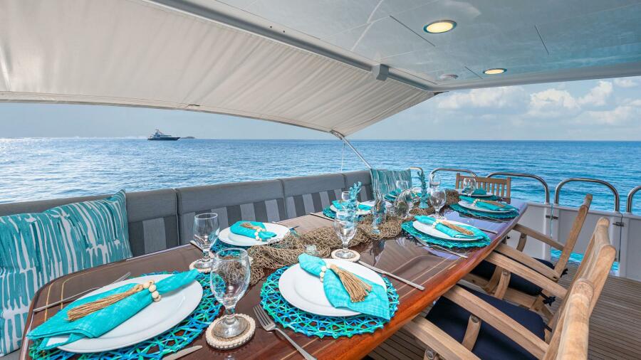 111' 1997 Broward Raised Pilothouse