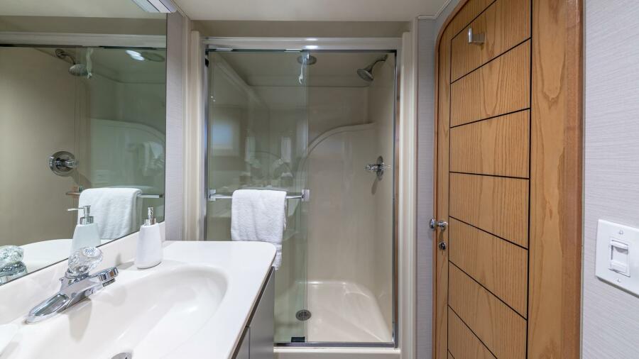 111' 1997 Broward Raised Pilothouse