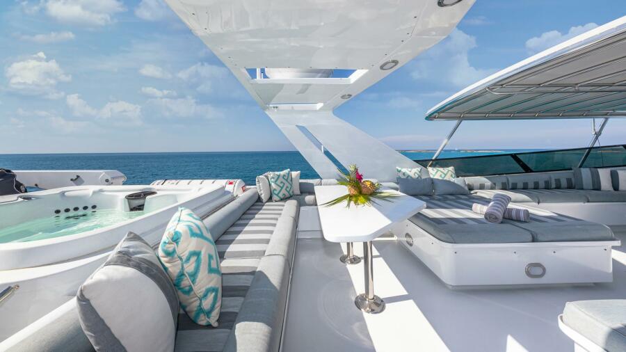 111' 1997 Broward Raised Pilothouse