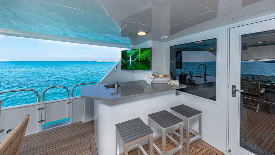 111' 1997 Broward Raised Pilothouse