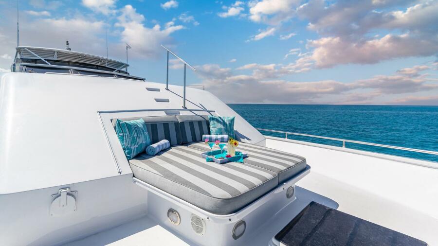 111' 1997 Broward Raised Pilothouse