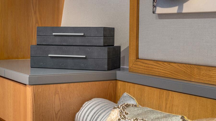 111' 1997 Broward Raised Pilothouse