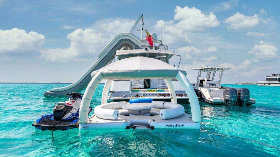 Margate 111ft Broward Yacht For Sale