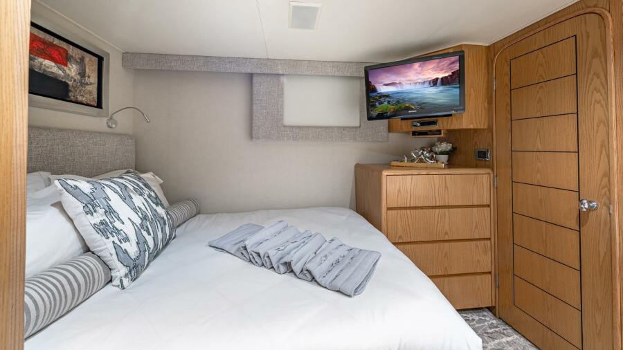 111' 1997 Broward Raised Pilothouse