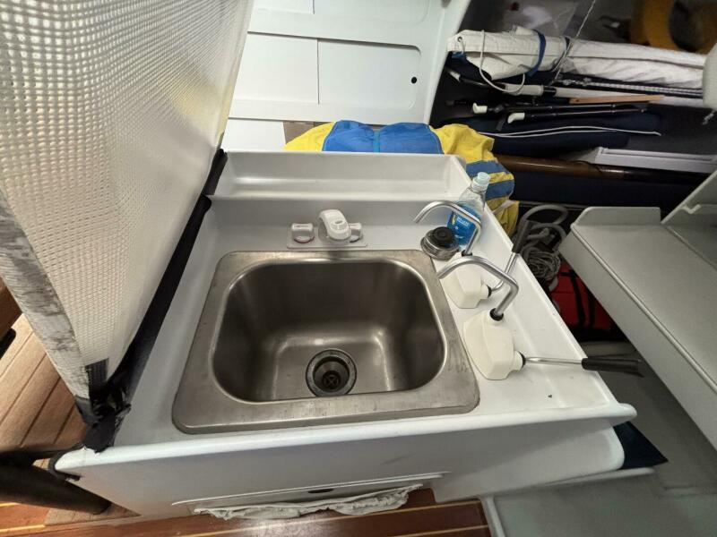 47' 1995 Concordia Tripp 47