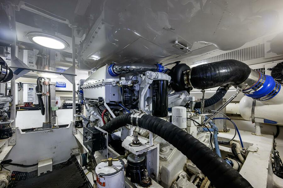 48' 2003 Viking 48 Convertible