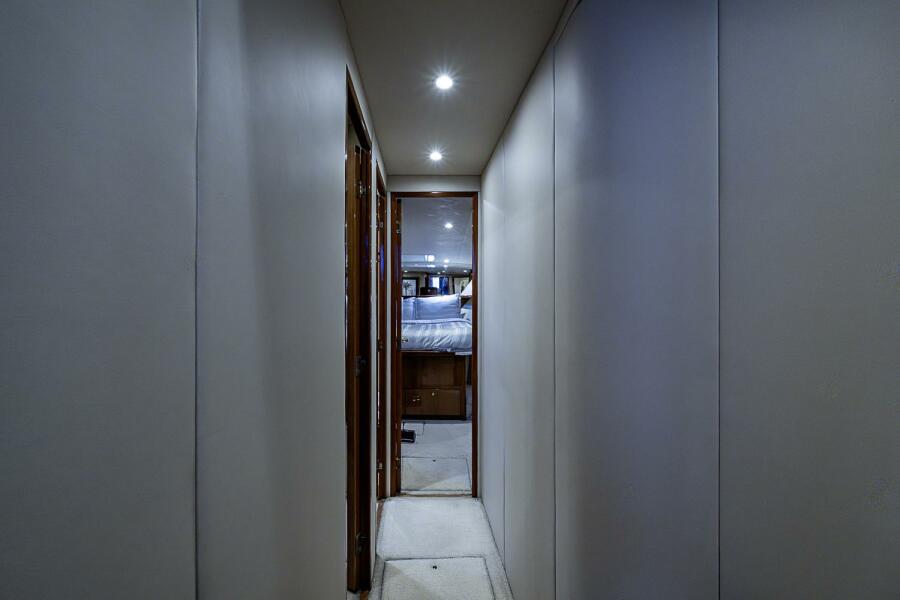 48' 2003 Viking 48 Convertible