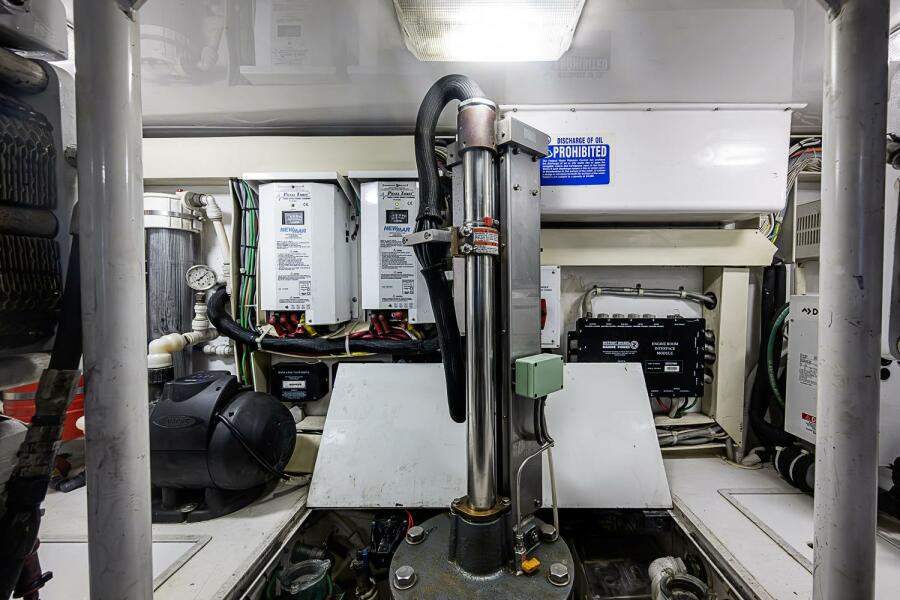 48' 2003 Viking 48 Convertible