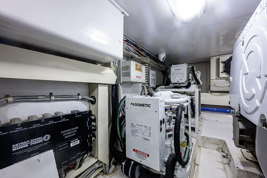 48' 2003 Viking 48 Convertible