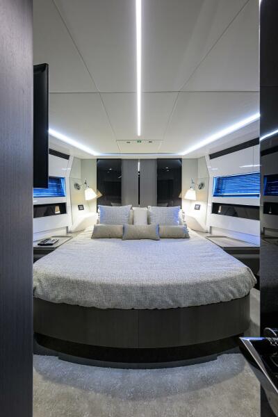 70' 2019 Azimut S7