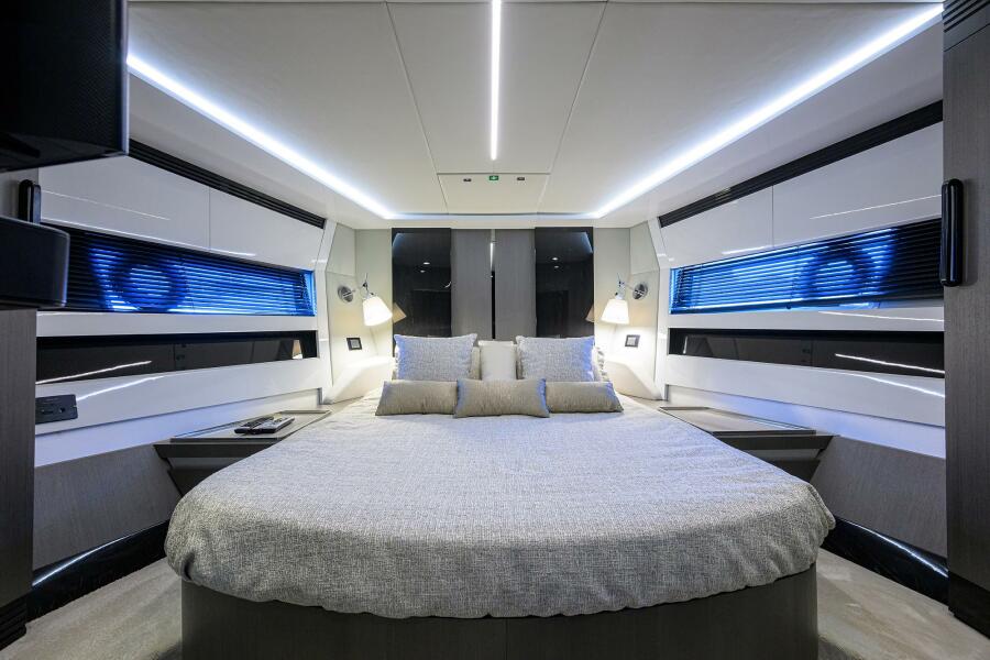 70' 2019 Azimut S7
