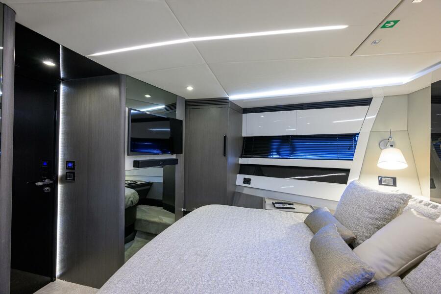 70' 2019 Azimut S7
