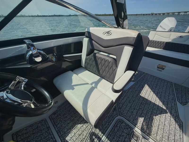 29' 2020 Monterey 305 SS