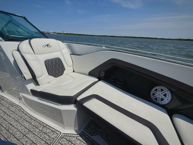 29' 2020 Monterey 305 SS