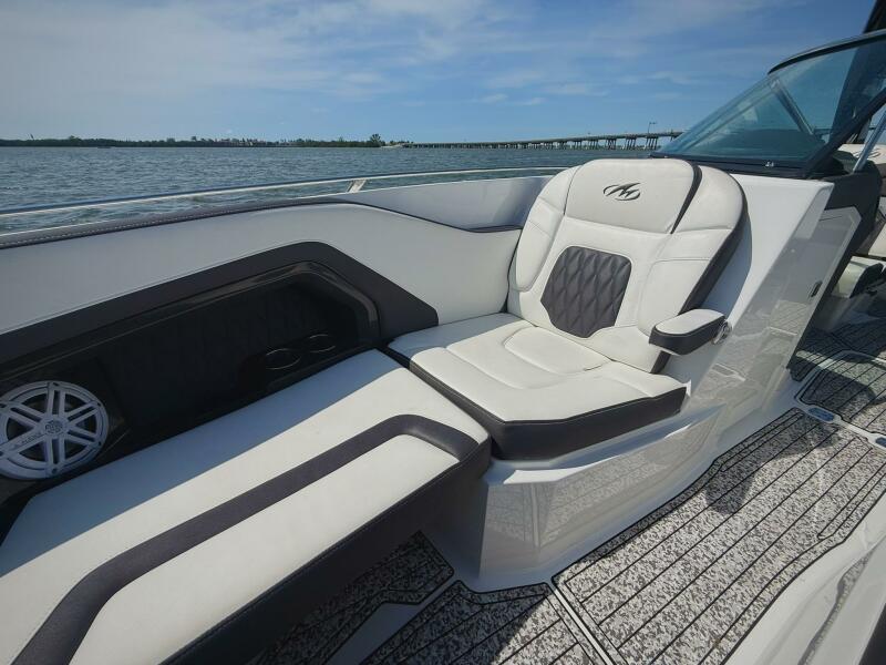 29' 2020 Monterey 305 SS