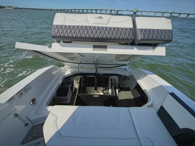 29' 2020 Monterey 305 SS