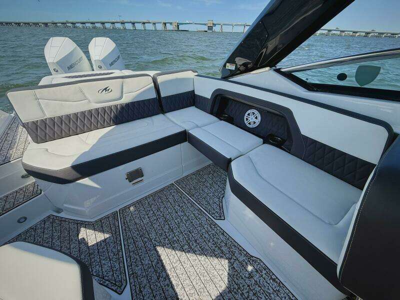 2020 Monterey 29 305SSD