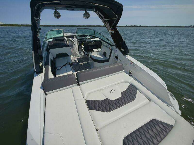 2020 Monterey 29 305SSD