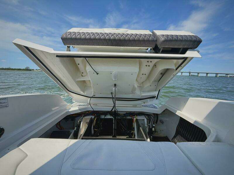 2020 Monterey 29 305SSD