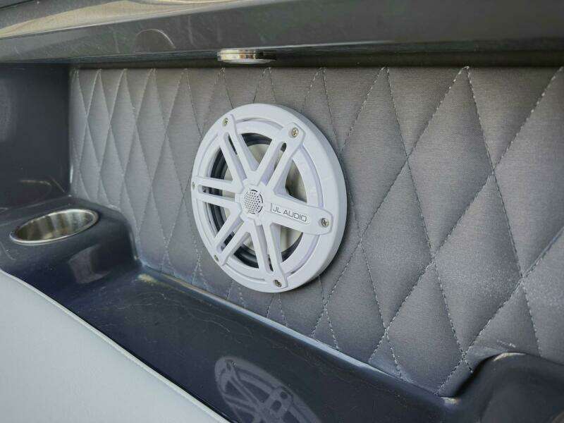 2020 Monterey 29 305SSD