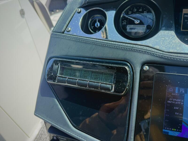 29' 2020 Monterey 305 SS