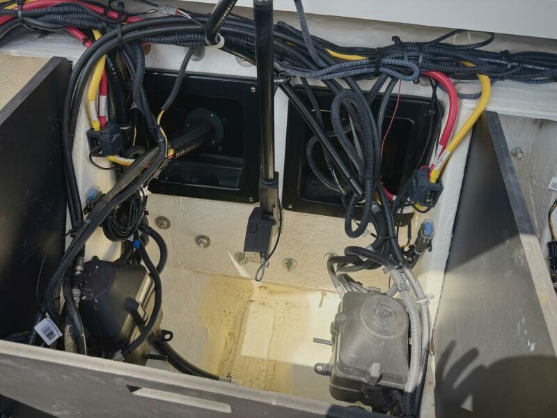 29' 2020 Monterey 305 SS