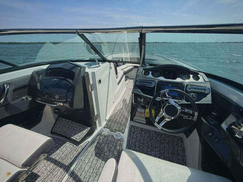 29' 2020 Monterey 305 SS