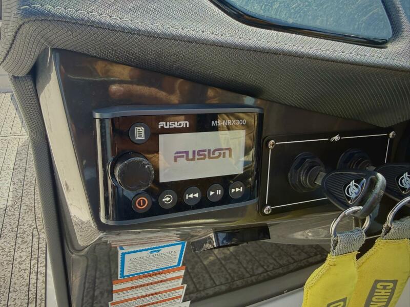 29' 2020 Monterey 305 SS