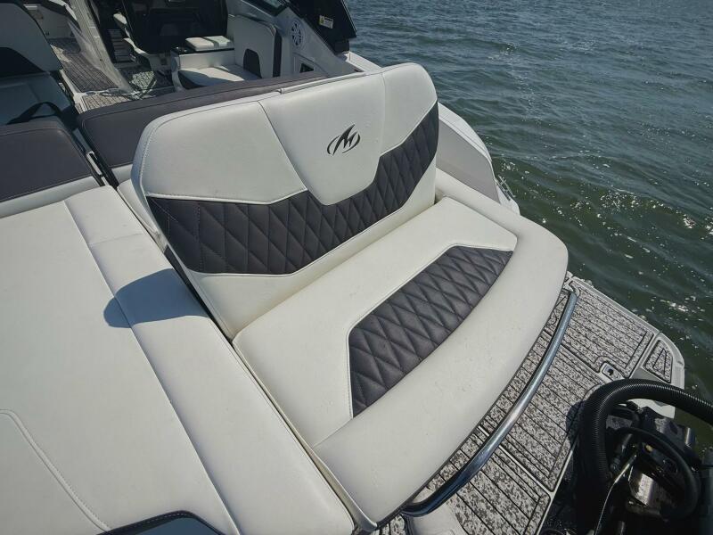 29' 2020 Monterey 305 SS