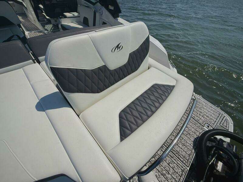 2020 Monterey 29 305SSD