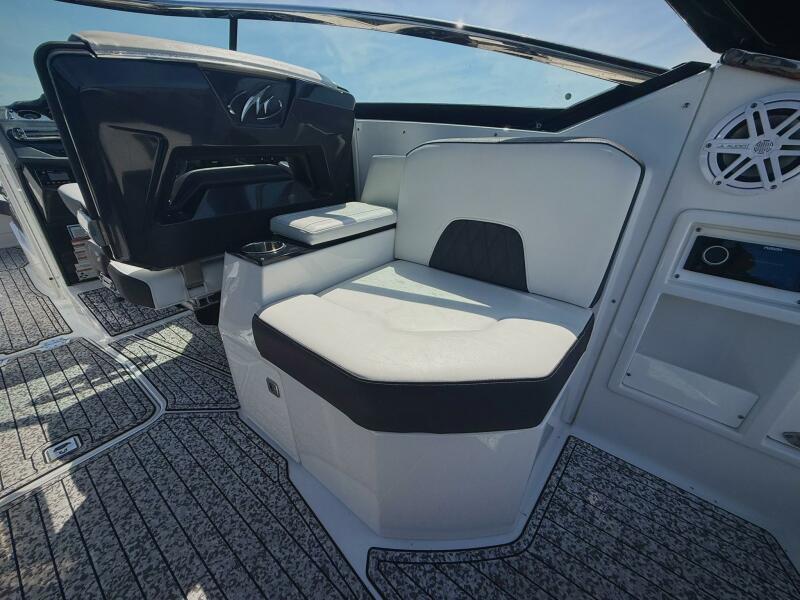 29' 2020 Monterey 305 SS