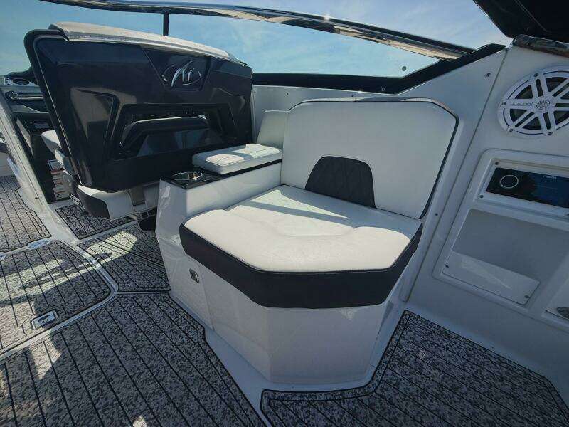 2020 Monterey 29 305SSD