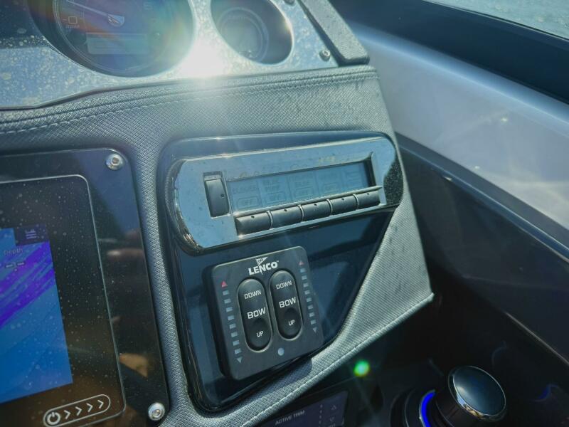 29' 2020 Monterey 305 SS