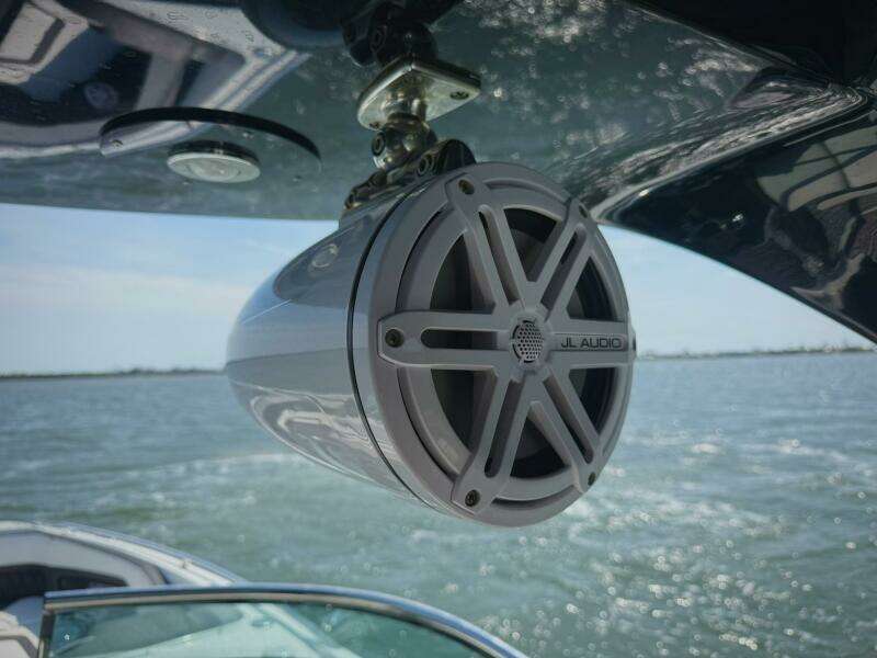 2020 Monterey 29 305SSD