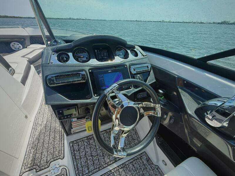 2020 Monterey 29 305SSD