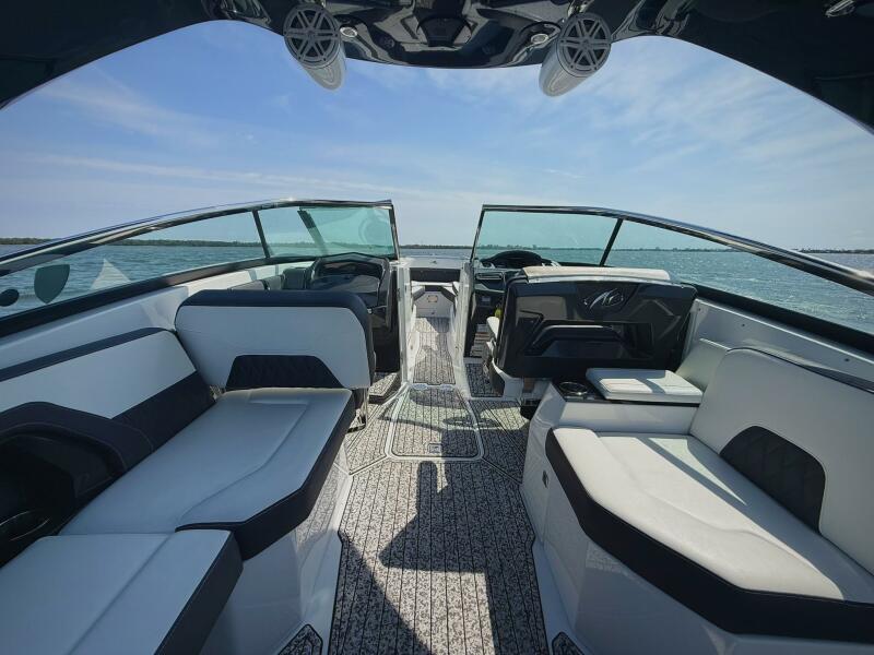 29' 2020 Monterey 305 SS