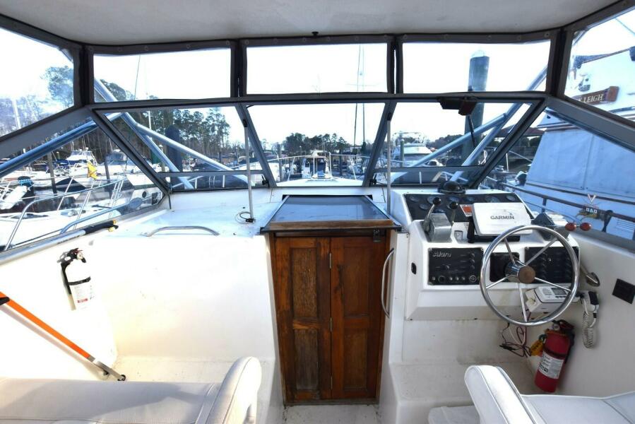35' 1987 Luhrs Alura