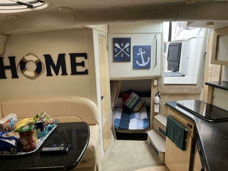 33ft Maxum Yacht For Sale