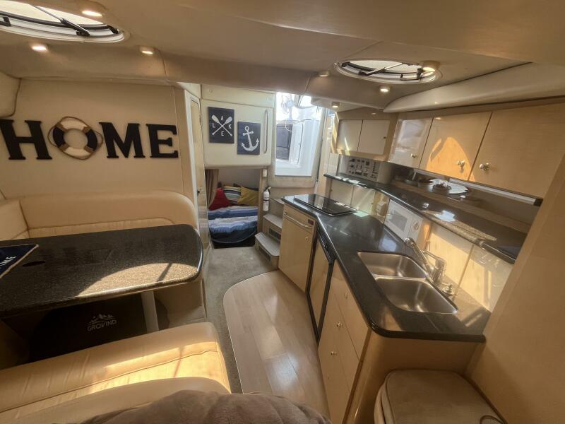 33' 2001 Maxum 3300 SCR