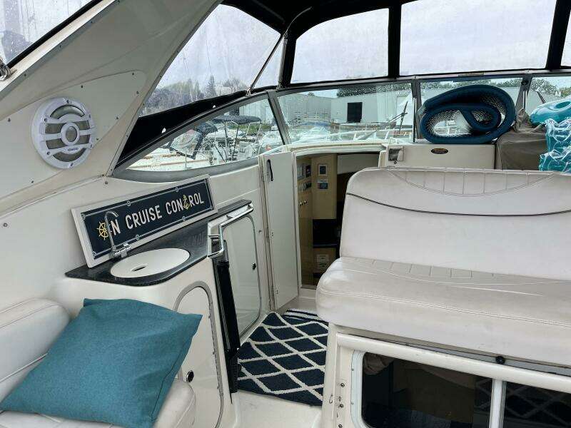 33ft Maxum Yacht For Sale