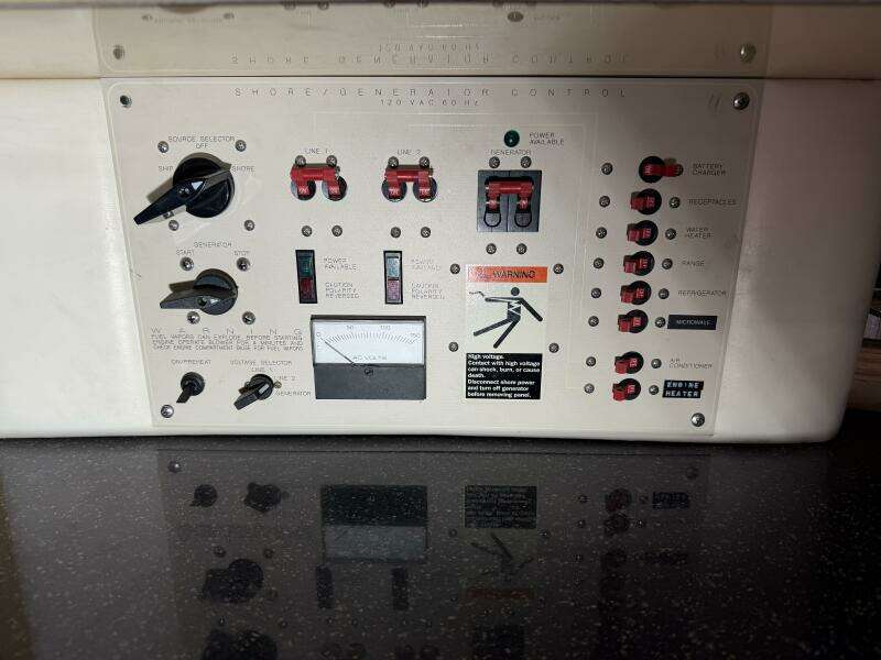 33ft Maxum Yacht For Sale